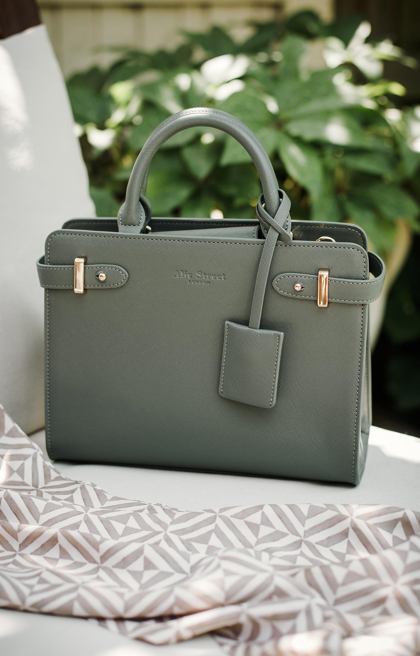 Burberry Derby Hampshire Crossbody Bag – Instant Finds