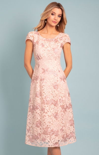 Robe Charlotte en dentelle (Rose Corail) by Alie Street