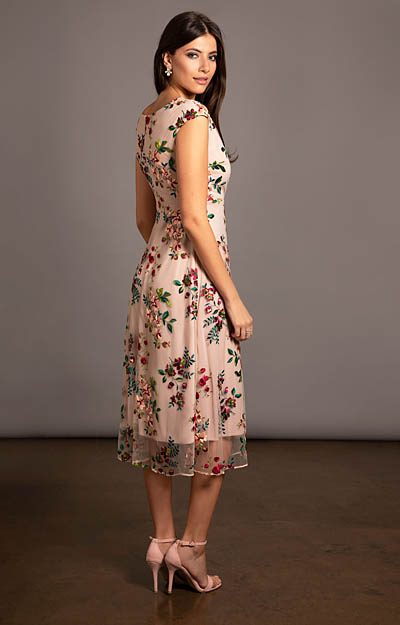 Grace Midikleid Rosa mit Blütenmuster by Alie Street