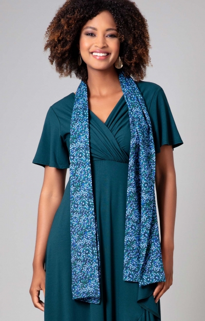 Foulard tissé Azra (Fleurs Bleues et Vertes) by Alie Street